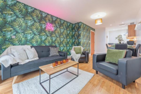 Modern 1 Bed Apt Arcadian Balcony
